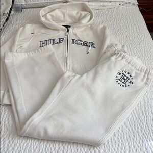 Tommy Hilfiger women White Hoodie and pants, very good condition, like new